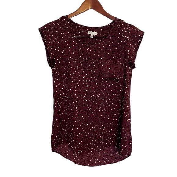 Reitmans Tops - Reitmans Women's Burgundy Dot Top size XS